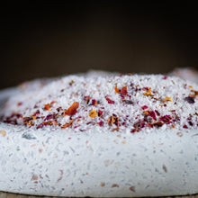 Lade das Bild in den Galerie-Viewer, Ostseesalz mit Rosenblüten